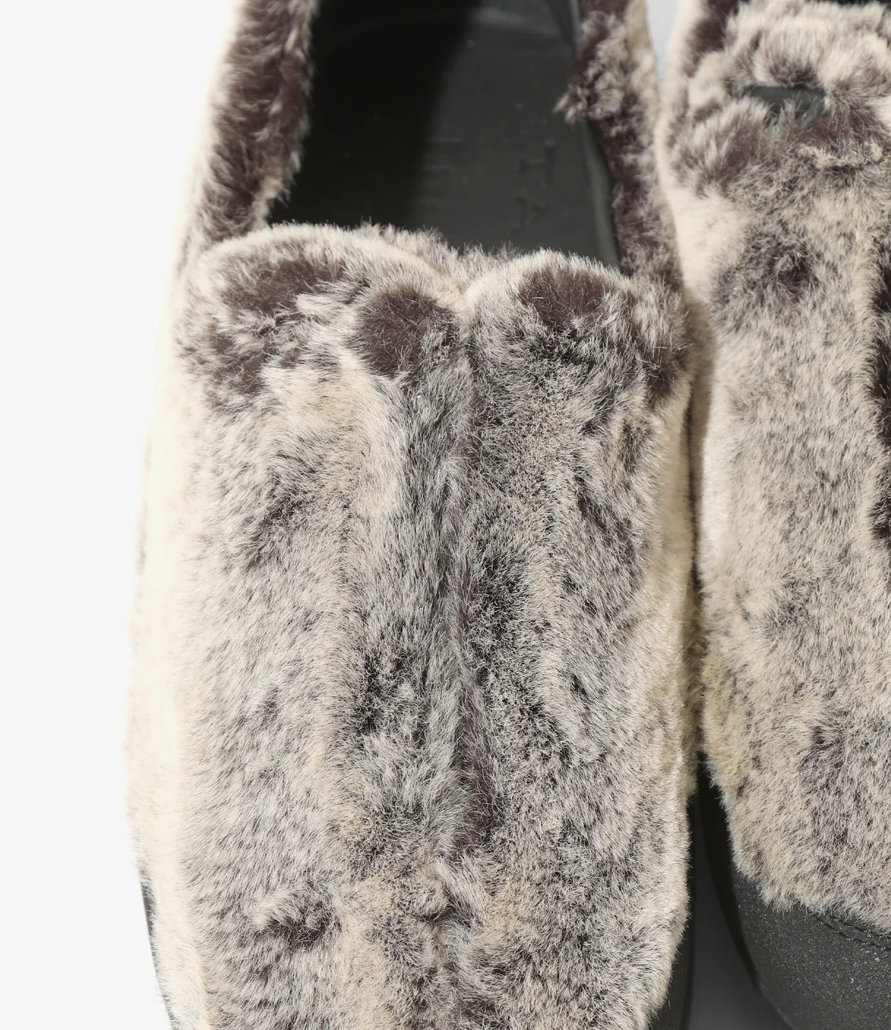 Wanderer – Grey Fur - Image 3